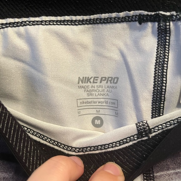Black & White Nike Pro Leggings (Nike) - Picture 3 of 4